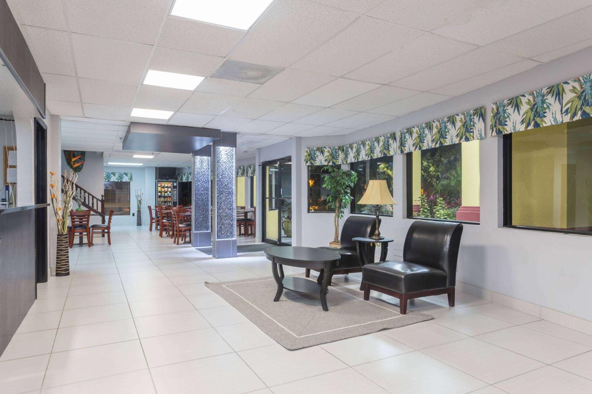Days Inn by Wyndham Sarasota I-75 Vamo Bagian luar foto